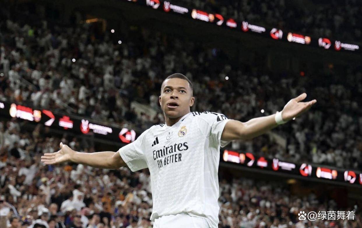 神仙打架！3大神锋集体爆发，凯恩15场造26球仍排第2，哈兰德全面进化